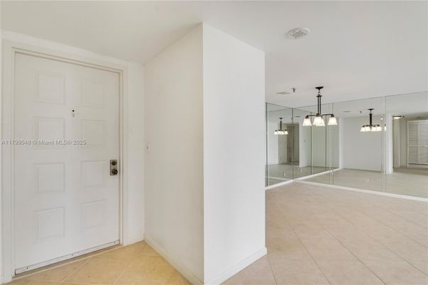 Empty room, Interior, Pendant Lights