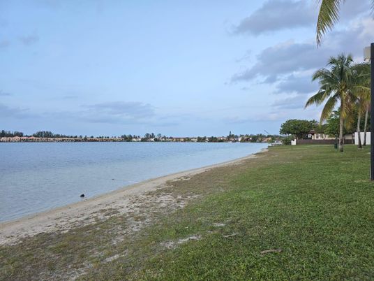 Exterior, Lake