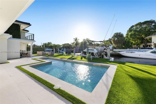 Exterior, Lake, Pool