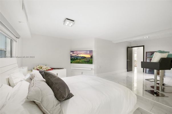 Bedroom, Interior, Marble, Recessed Lighting