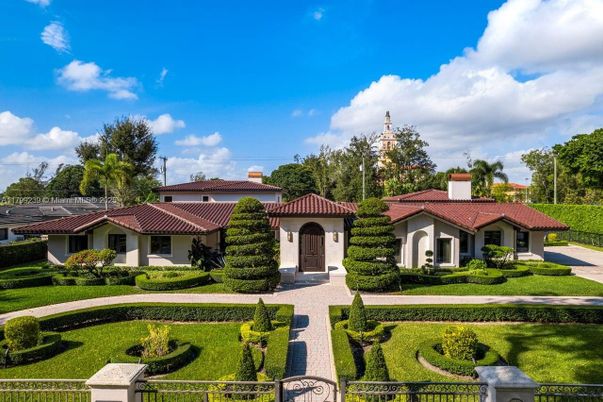 Backyard, Exterior, Facade, Mediterranean