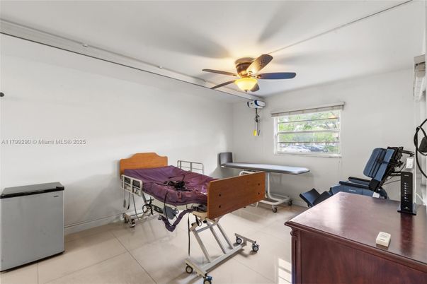 Home Office, Interior