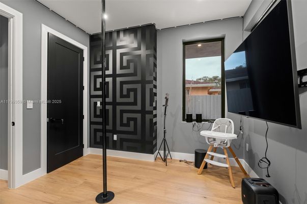Interior, Recessed Lighting, Wood Texture Flooring