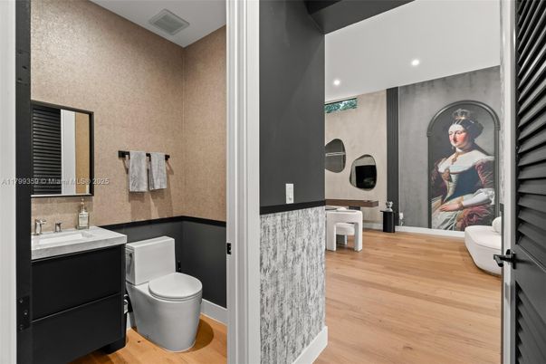 Bathroom, Interior, Recessed Lighting, Wood Texture Flooring