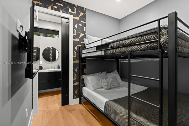 Bedroom, Interior, Washer, Wood Texture Flooring