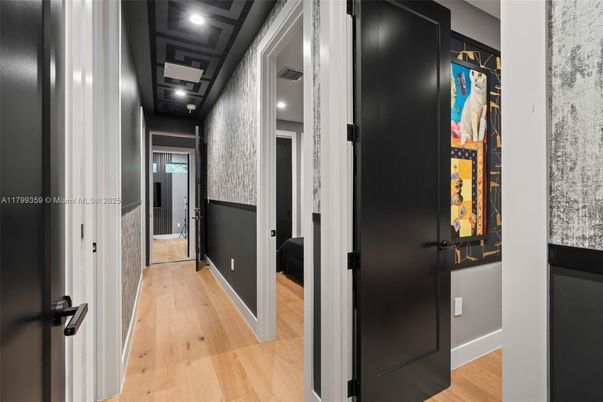 Interior, Recessed Lighting, Wood Texture Flooring