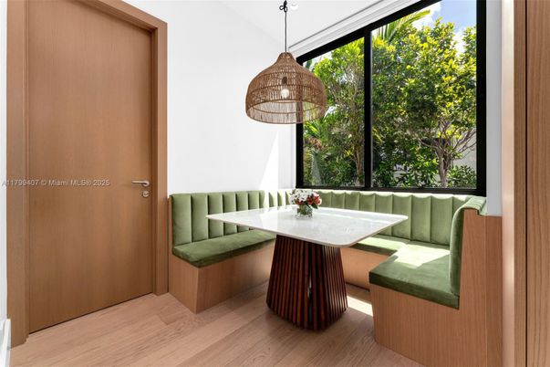 Interior, Pendant Lights, Wood Texture Flooring