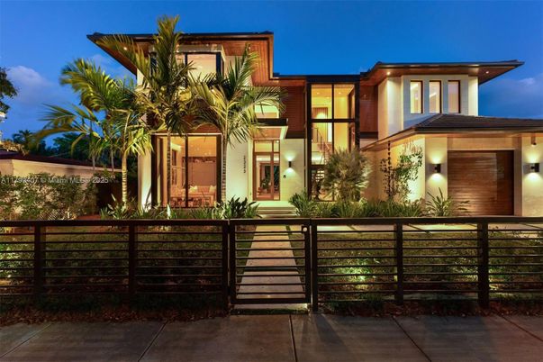 Attached, Exterior, Facade, Modern