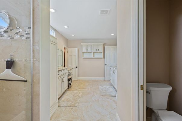 Bathroom, Interior, Recessed Lighting