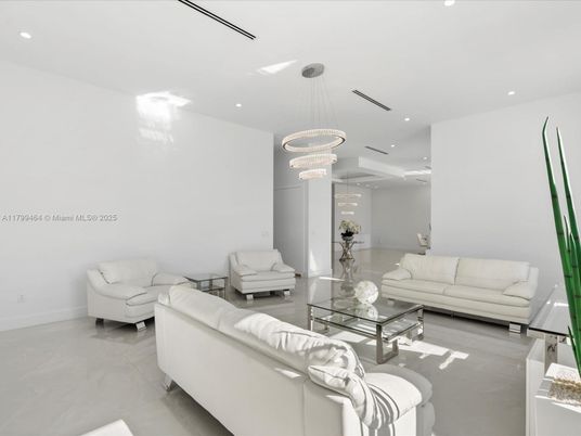 Interior, Living room, Pendant Lights, Recessed Lighting