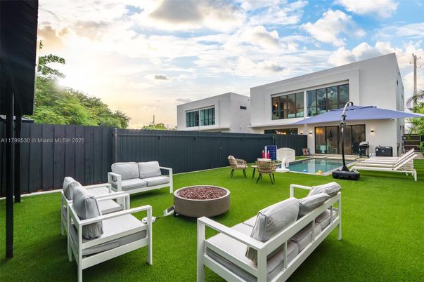 Backyard, Exterior, Pool