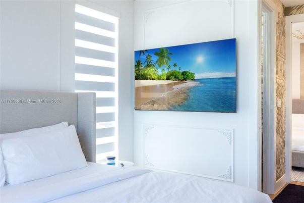 Bedroom, Interior, Water