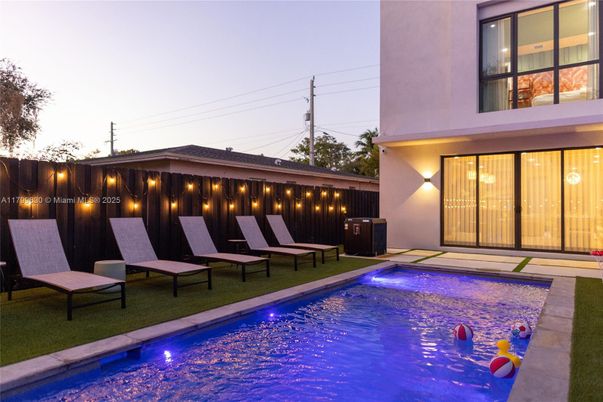 Exterior, Pool