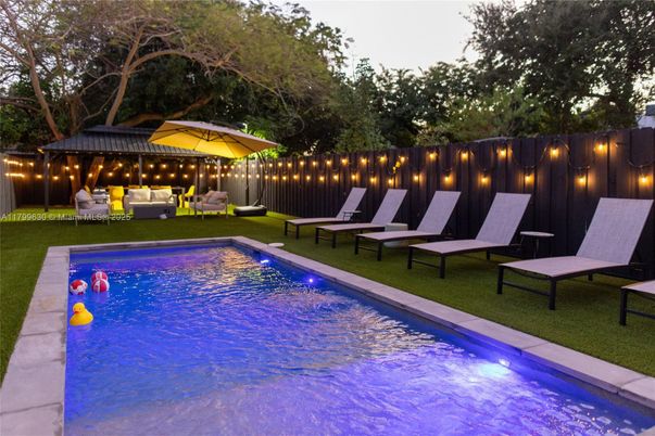 Exterior, Pool