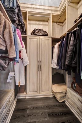 Interior, Walk-in Closets, Wood Texture Flooring