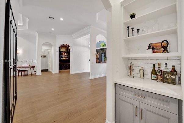 Interior, Recessed Lighting, Wood Texture Flooring