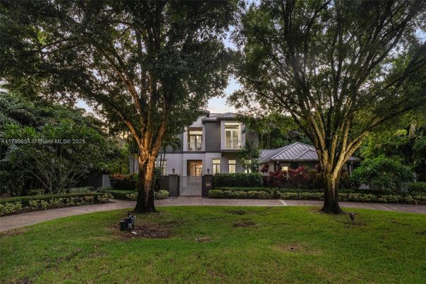 Backyard, Exterior, Facade, Split Level