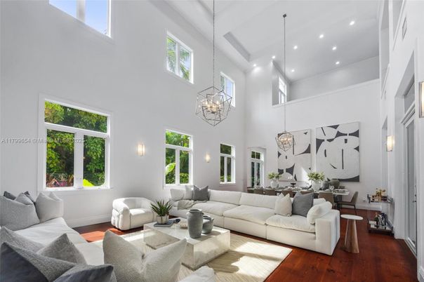Chandelier, Dining room, Interior, Living room, Pendant Lights, Recessed Lighting, Wood Texture Flooring
