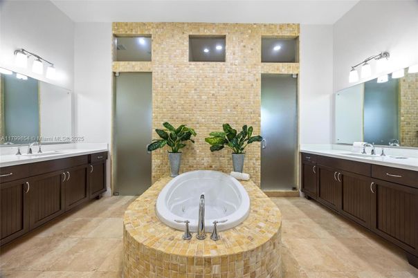 Bathroom, Dual Sink Vanities, Interior