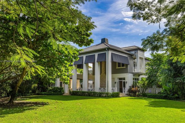 Backyard, Exterior, Facade, Modern