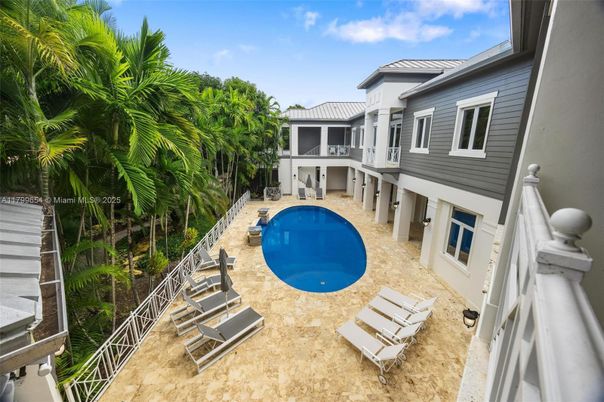 Exterior, Pool