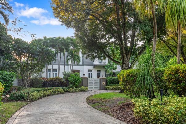 Backyard, Exterior, Facade, Georgian