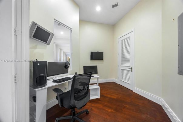 Home Office, Interior, Recessed Lighting, Wood Texture Flooring