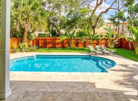 Exterior, Pool