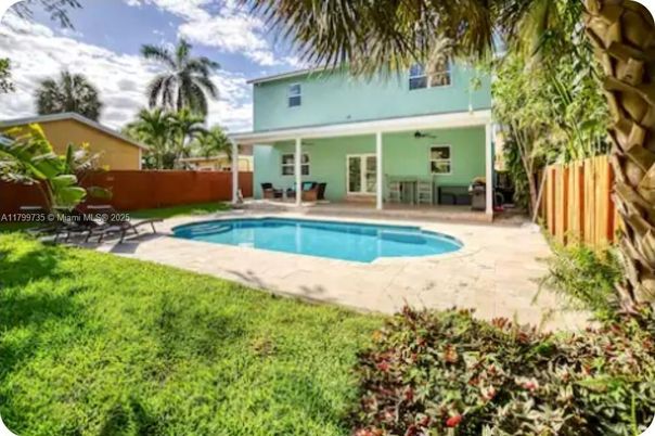 Exterior, Pool