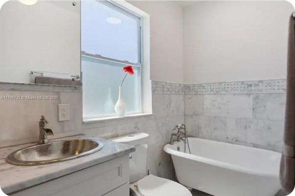 Bathroom, Free Standing Baths, Interior