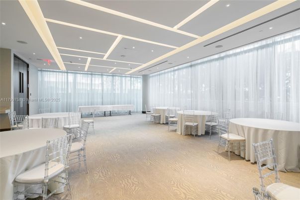 Dining room, Interior, Recessed Lighting