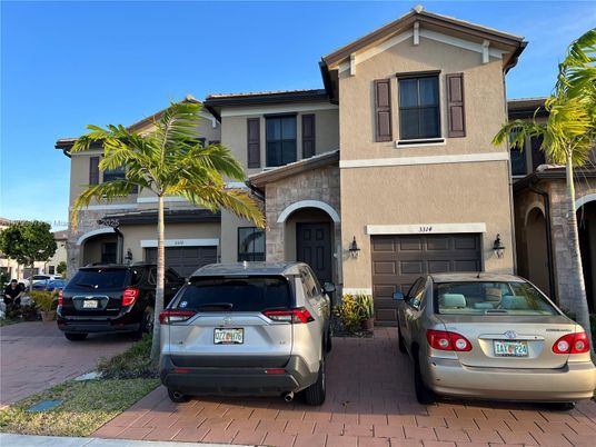 Attached, Exterior, Facade, Mediterranean
