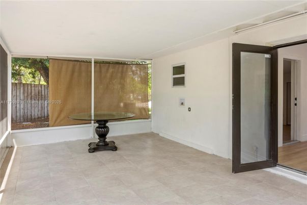 Elevator, Empty room, Interior