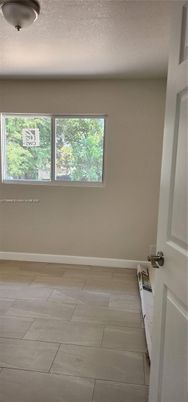 Empty room, Interior