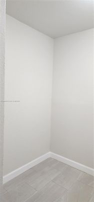 Empty room, Interior