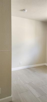 Empty room, Interior