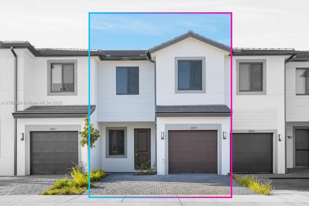Attached, Exterior, Facade, Rowhouse