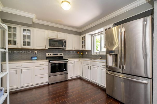 Interior, Kitchen, Stainless Steel Appliances, Wood Texture Flooring