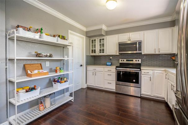 Interior, Kitchen, Stainless Steel Appliances, Wood Texture Flooring