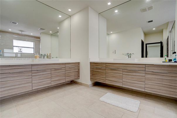 Bathroom, Dual Sink Vanities, Interior, Recessed Lighting