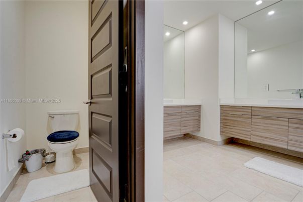 Bathroom, Interior, Recessed Lighting