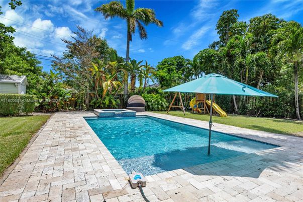 Exterior, Playground, Pool