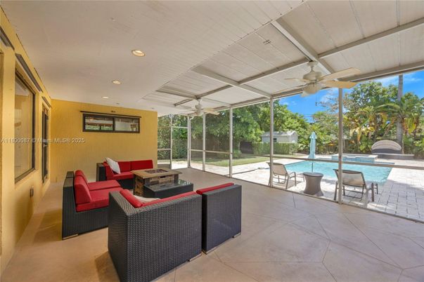 Interior, Pool, Recessed Lighting, Sun Room