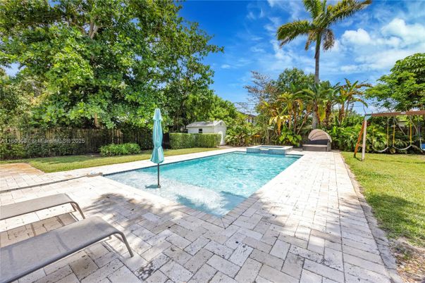 Exterior, Playground, Pool