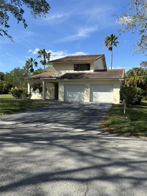 Attached, Exterior, Facade, Mediterranean