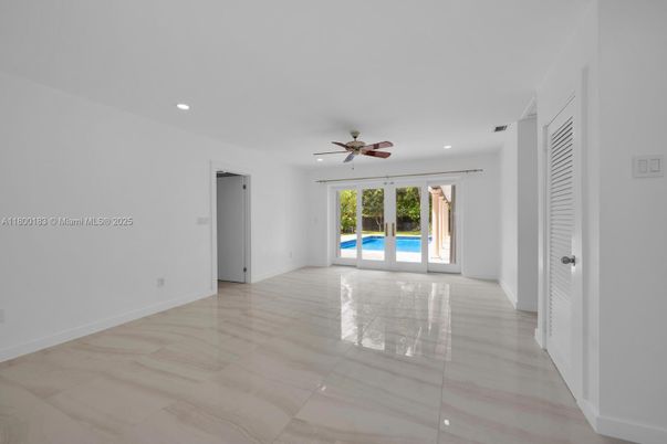 Empty room, Interior, Recessed Lighting