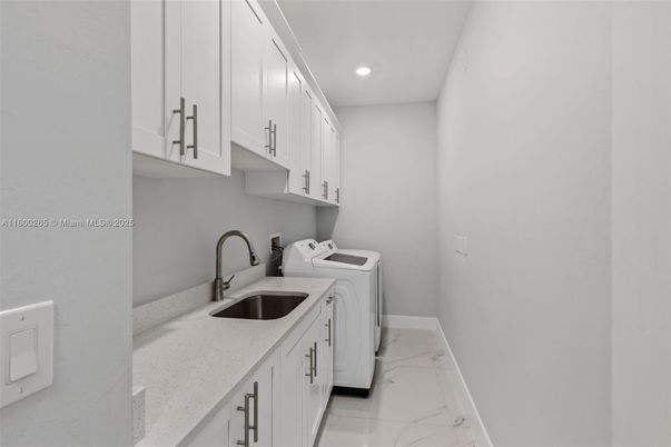 Interior, Marble, Recessed Lighting, Washer