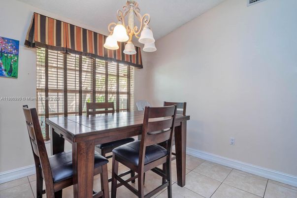 Chandelier, Dining room, Interior
