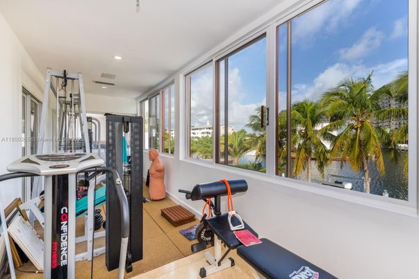 Fitness Equipment, Interior, Recessed Lighting, Water
