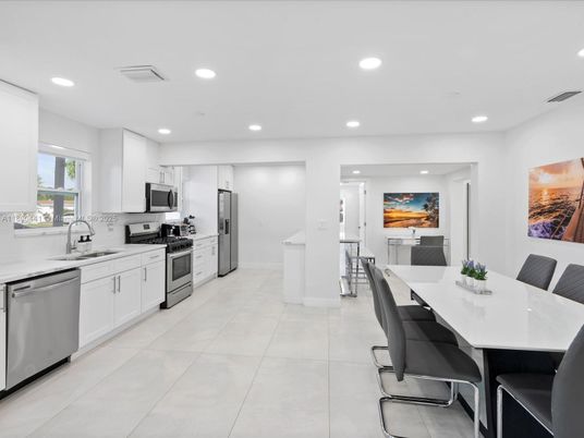 Dining room, Interior, Kitchen, Recessed Lighting, Stainless Steel Appliances